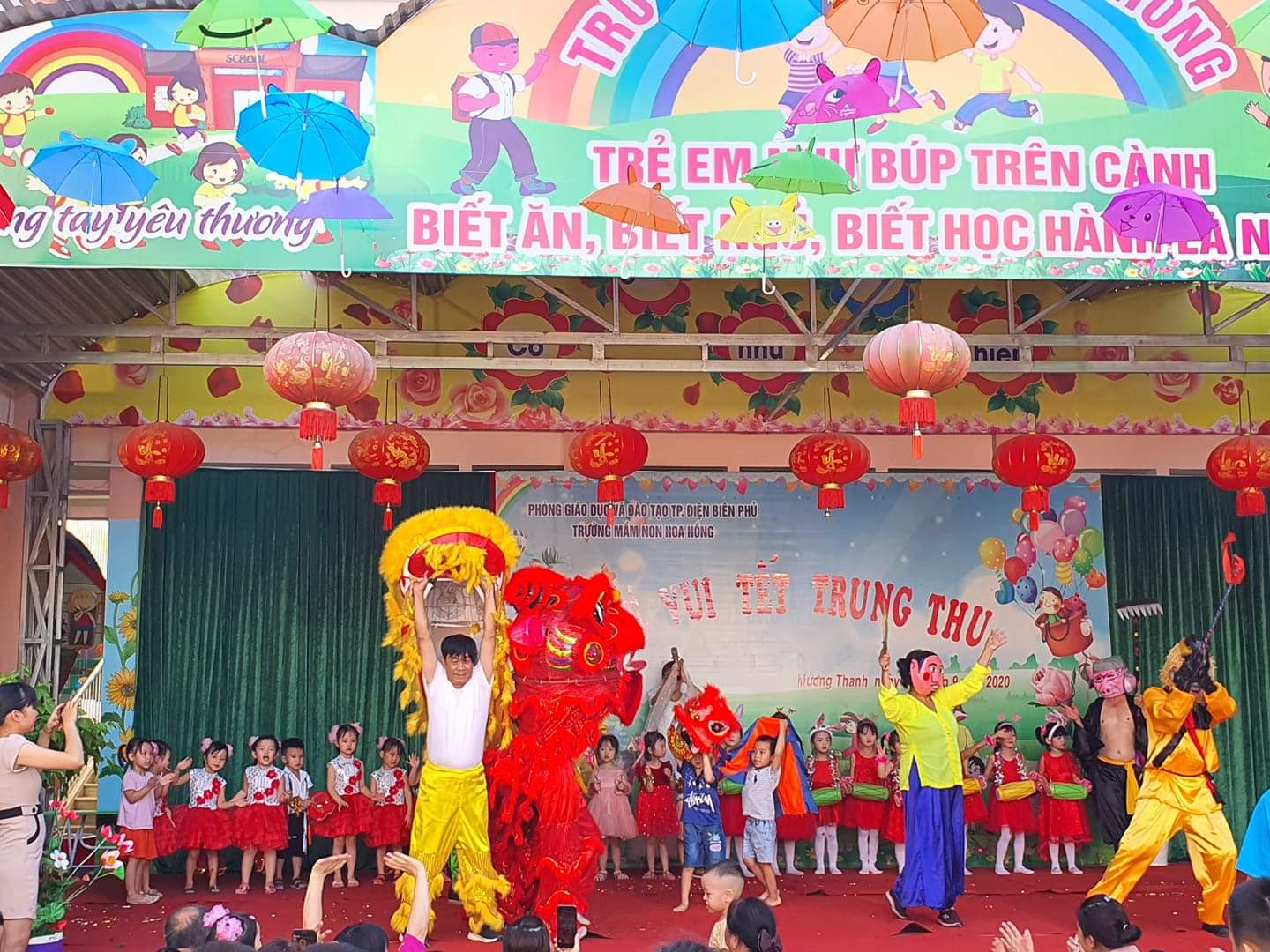 TRƯỜNG MẦM NON HOA HỒNG TỔ CHỨC LỄ HỘI “ BÉ VUI TẾT TRUNG THU” CHO TRẺ