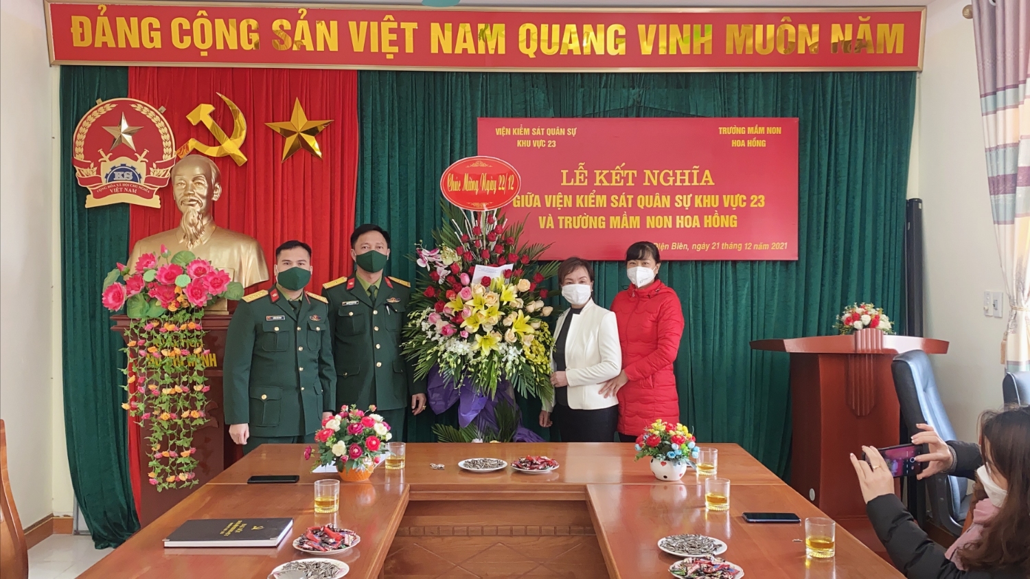 LỄ KÍ KẾT GIAO ƯỚC KẾT NGHĨA GIỮA TRƯỜNG MẦM NON HOA HỒNG VÀ VIỆN KIỂM SÁT QUÂN SỰ KHU VỰC 123