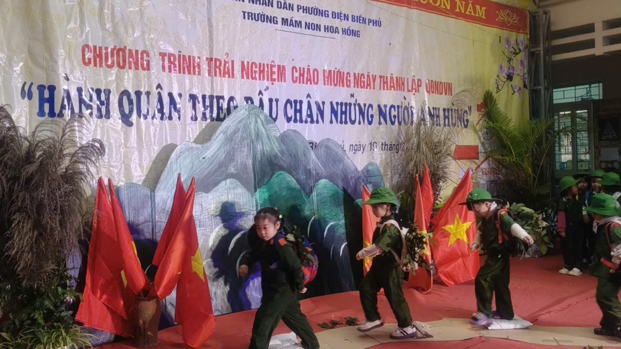 CÁC BÉ TRƯỜNG MẦM NON HOA HỒNG TRẢI NGHIỆM “HÀNH QUÂN THEO DẤU CHÂN NHỮNG NGƯỜI ANH HÙNG” CHÀO MỪNG 22-12 NGÀY THÀNH LẬP QĐND VIỆT NAM