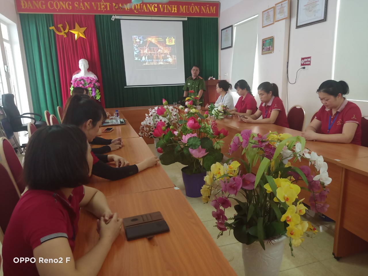 TRƯỜNG MẦM NON HOA HỒNG TỔ CHỨC BUỔI TUYÊN TRUYỀN KỸ NĂNG CHỮA CHÁY, THOÁT NẠN CHO CÁN BỘ GIÁO VIÊN, HỌC SINH NĂM HỌC 2023- 2024