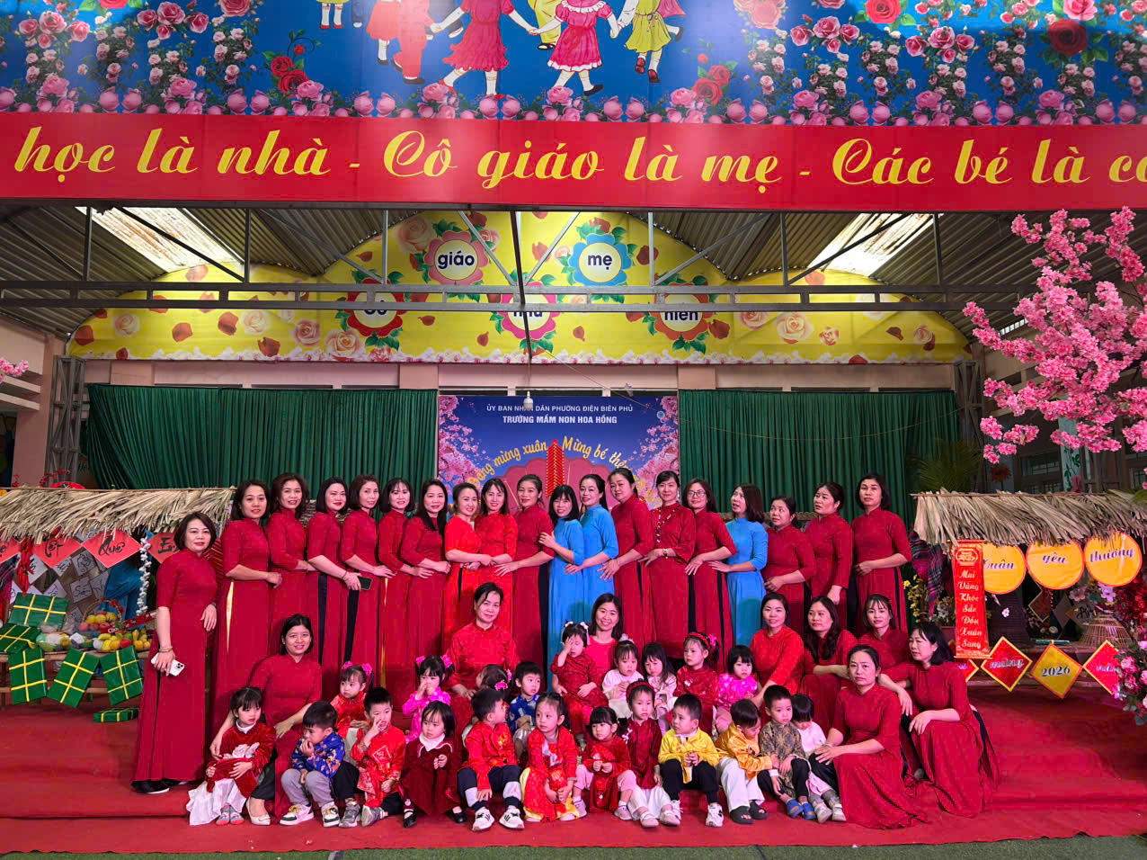 TRƯỜNG MẦM NON HOA HỒNG TỔ CHỨC CHƯƠNG TRÌNH TRẢI NGHIỆM “ MỪNG XUÂN DÂNG ĐẢNG - MỪNG BÉ THÊM MỘT TUỔI”